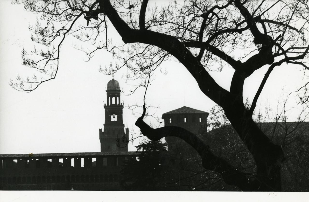 The Torre del Filarete of the Castello Sforzesco through bare branches, Milan, 1981, photographed by Paolo Monti. The city in Milan's year of purgatory: Serie B won in June for immediate promotion, then a doomed return to the top flight begun by September.