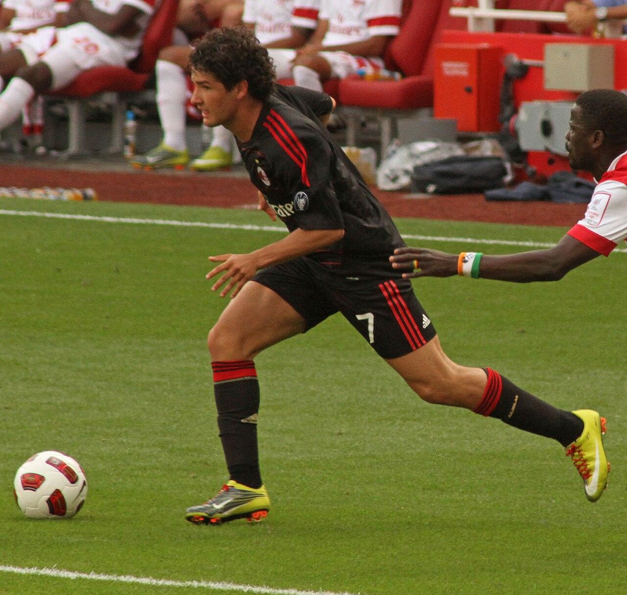 Alexandre Pato in Milan's black third shirt, pursued by Arsenal's Emmanuel Eboué at the Emirates Cup in London, 31 July–1 August 2010. Four weeks later he scored twice in the 4-0 opening-day win over Lecce that launched Allegri's title season.