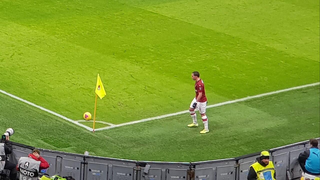 Ismaël Bennacer waits over a corner at the Stadio Giuseppe Meazza on 15 January 2020. Bought from Empoli in the summer of 2019 for around €16m, he was the quiet, correct piece of a chaotic rebuild — the year of Giampaolo's 111 days and Pioli's October arrival.