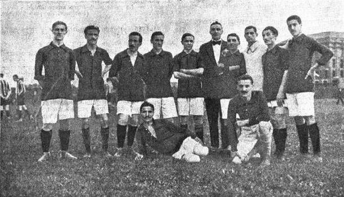 The Milan Foot-Ball and Cricket Club squad of the 1911-12 Prima Categoria season, photographed in 1911 — the side that lost only once all championship and finished a single point behind Pro Vercelli.