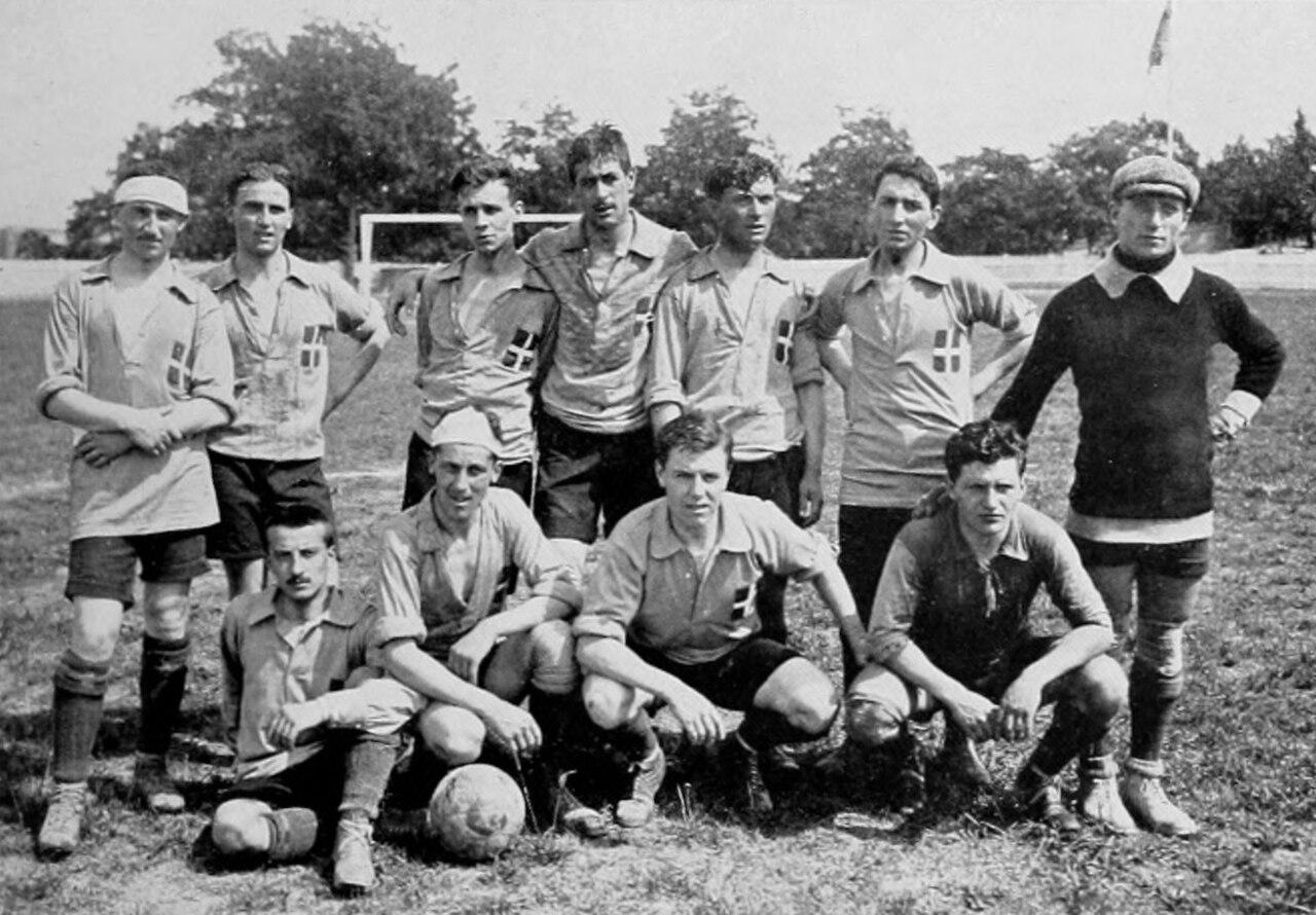 Italy's national team at the 1912 Stockholm Olympics, photographed 29 June 1912. Milan's young star Renzo De Vecchi stands among the eleven — standing: Binaschi, Bontadini, Berardo, Milano I, Leone, De Vecchi, Campelli; crouched: De Marchi, Sardi, Zuffi, Mariani.