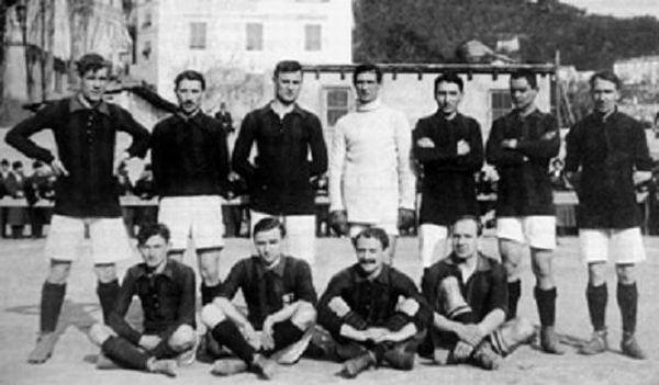The Milan squad of the 1912-13 season, photographed in 1912 — the rossoneri of the early Pirelli presidency.