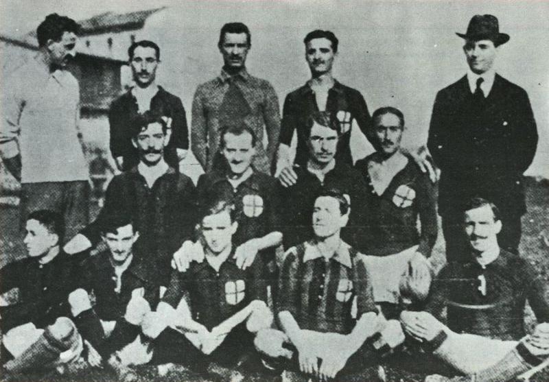 A Milan line-up for the 1913-14 season, photographed in 1913 ("Una formazione del Milan per la stagione 1913-1914").