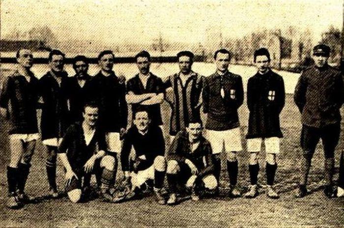 Milan's squad of the wartime 1915-16 season, the remnant side that won the Coppa Federale, the federation's substitute competition, beating Genoa 3-1 at the Velodromo Sempione on 30 April 1916.