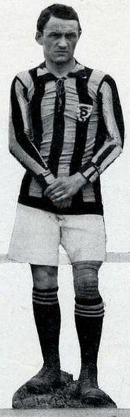 Aldo Cevenini (Cevenini I) in Milan's rossonero stripes — captain and joint top scorer of the 1919 Coppa Mauro side before crossing the city to Inter with his brothers that same year (photograph published in Lo Sport Illustrato, 28 February 1915).