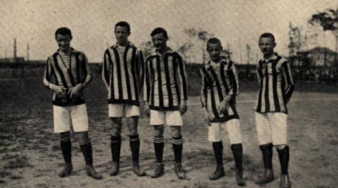 The five Cevenini brothers — Mario, Luigi, Cesare, Carlo and Aldo — in striped shirts (undated period photograph). In 1919 Aldo, Mario and Luigi all left Milan for Internazionale, ending the wartime family forward line.