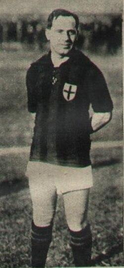 Pietro Bronzini in the rossoneri shirt bearing the cross of Milan — the Milanese mainstay of the club's 1920s midfield, in a period photograph.