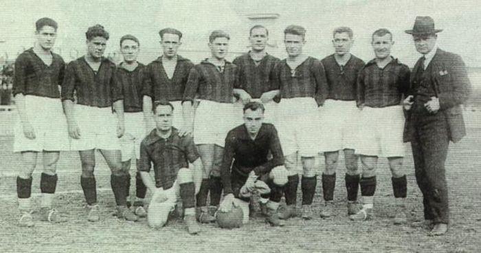 The Milan squad for 1925-26 in red-and-black stripes — the season that kicked off in the autumn of 1925 as San Siro's concrete stands went up match by match.