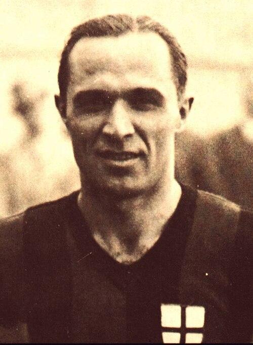 Giuseppe Bonizzoni, Milan's long-serving defender of the 1930s, in the rossonero shirt with the club cross on his chest — a 1930s period portrait.