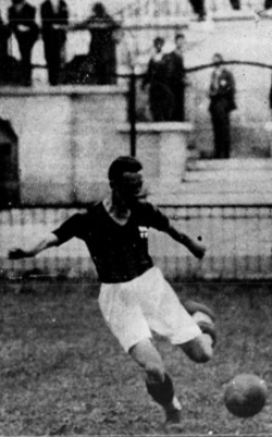 Mariano Tansini in action in the rossonero shirt, photographed in 1934 — a Milan forward of the early-1930s side, caught mid-strike on a Serie A afternoon.