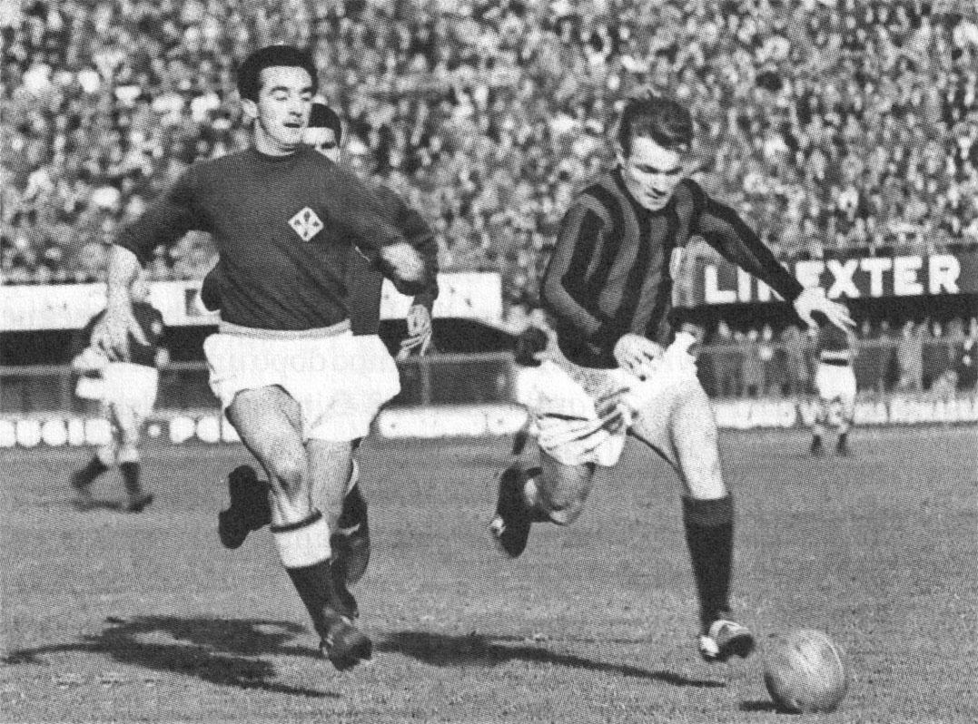 José Altafini in full flight for Milan against Fiorentina. Bought from Palmeiras as 'Mazzola', the Brazilian centre-forward gave the rossoneri a new spearhead as the Gre-No-Li era gave way to the next golden generation.
