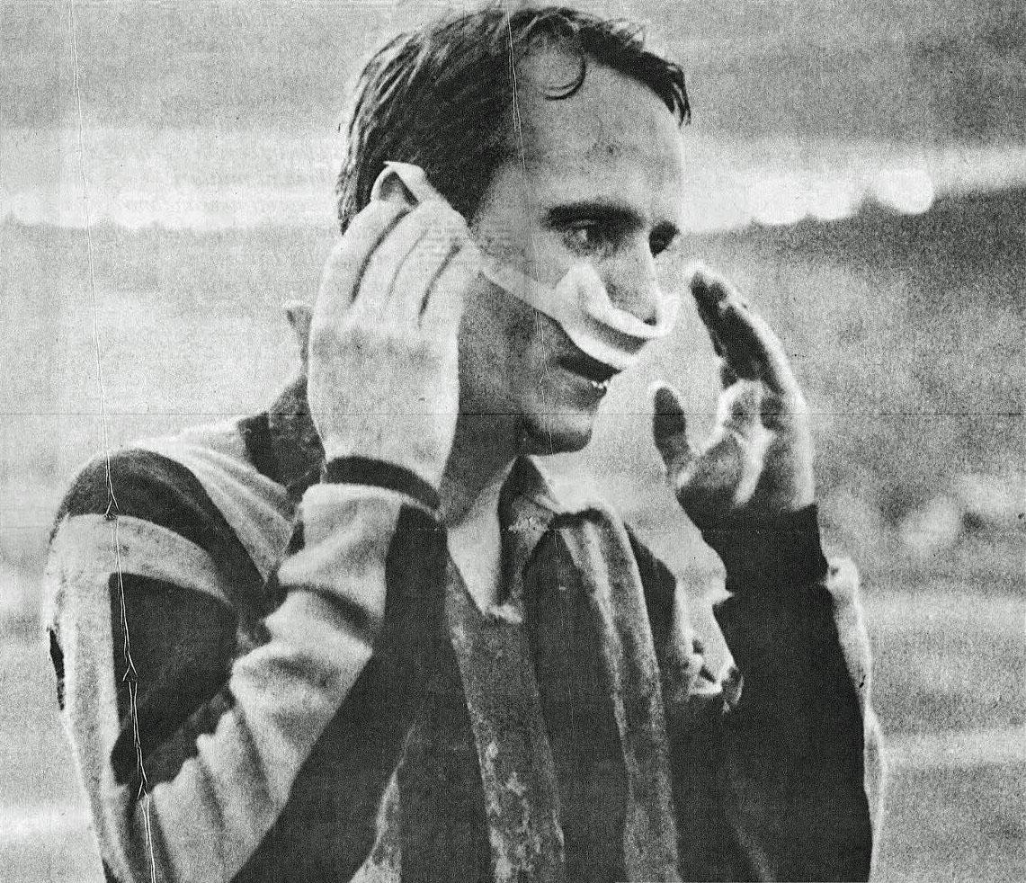 San Siro, 4 February 1962: the derby della Madonnina of the title run-in — Inter won it 2-0, but Rocco's Milan took the scudetto. Inter's Mauro Bicicli leaves the field with a nose injury after a collision with Milan's Dino Sani.