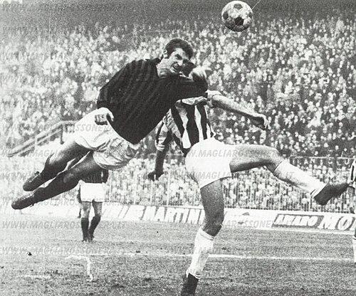 Angelo Sormani scores against Juventus at San Siro, 19 December 1965 — Milan won 2-1. Signed that summer from Sampdoria, 'Mister mezzo miliardo' top-scored with 21 league goals in his debut Rossoneri season.