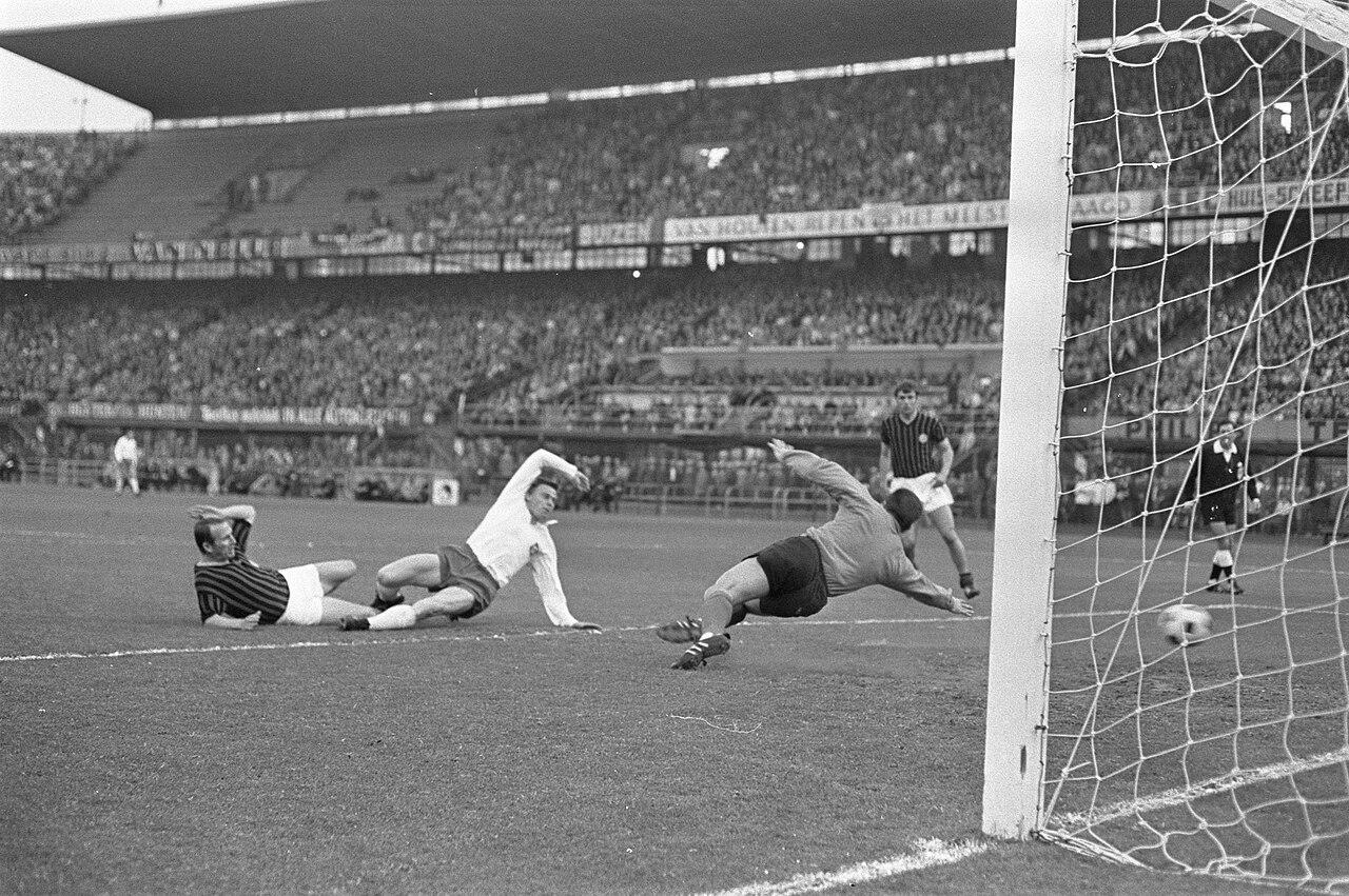Kurt Hamrin (left) scores in the Cup Winners' Cup final against Hamburger SV at De Kuip, Rotterdam, 23 May 1968 — his brace won Milan the trophy 2-0.