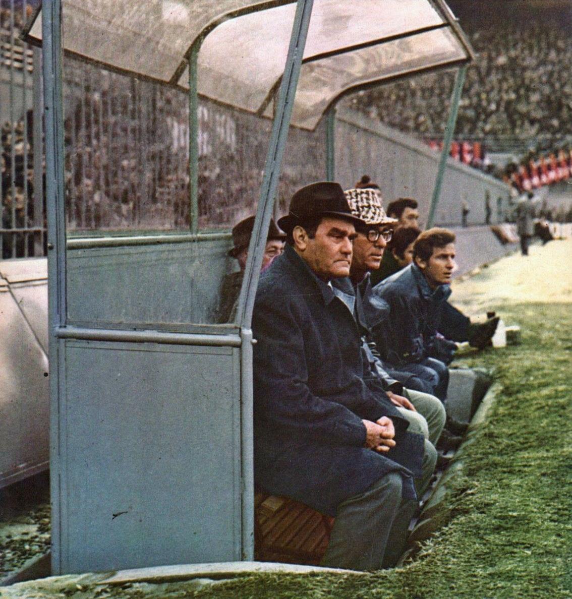 Nereo Rocco on the Milan bench at San Siro during the 1970-71 season, with Giovanni Trapattoni at his side — el paròn still commanding the touchline in the twilight of the first great cycle.