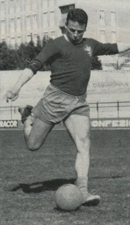 Ilario Castagner in his playing days at Perugia, training at the Stadio Santa Giuliana in the early 1960s. In the summer of 1982 president Giuseppe Farina handed him the bench of a relegated Milan, and by the winter break his rebuilt side sat second in Serie B, one point off the top — the promotion push that would carry the club back up.
